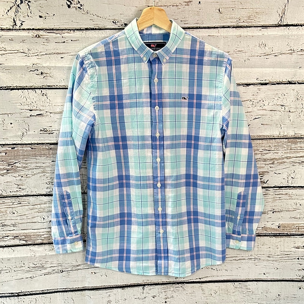 Vineyard Vines button up long sleeve shirt